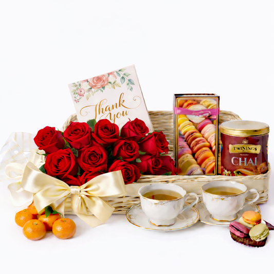 Teservisen + rosor och makaroner