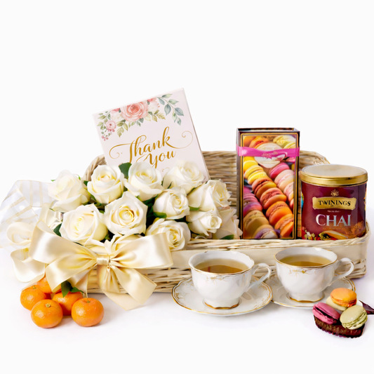 Teservisen + rosor och makaroner